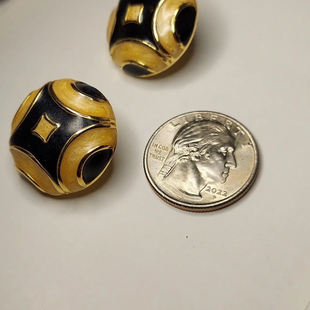 Vintage Signed Allison‎ Reed Round Black Pierced Earrings
